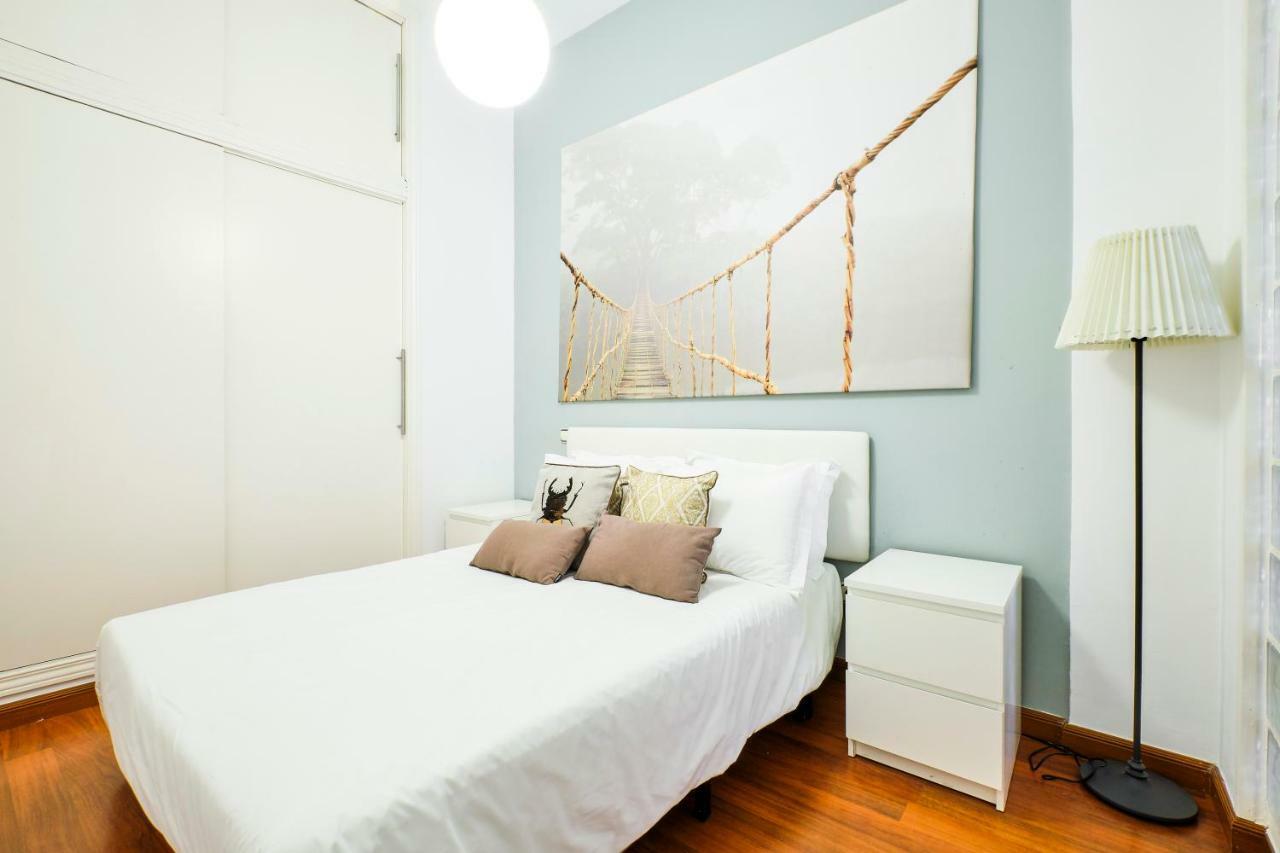 Puerta Del Sol Boutique Apartment มาดริด ภายนอก รูปภาพ